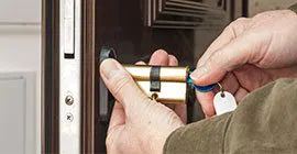 Universal Locksmith Store Geneva, IL 630-296-5750